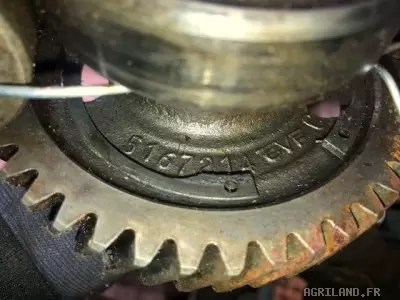 ARBRE ET PIGNON DE LA POMPE HYDRAULIQUE 