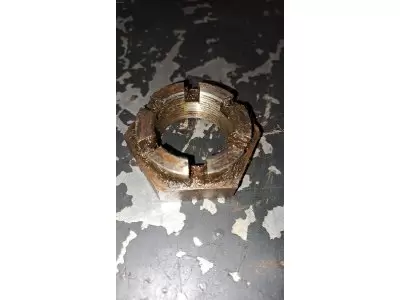 ECROU DE PORTE DENT M36X1,5 CL 6 FZB DIN937