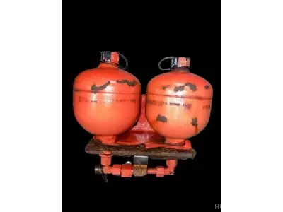 ACCUMULATEUR HYDRO-PNEUMATIQUE AVEC SUPPORT 