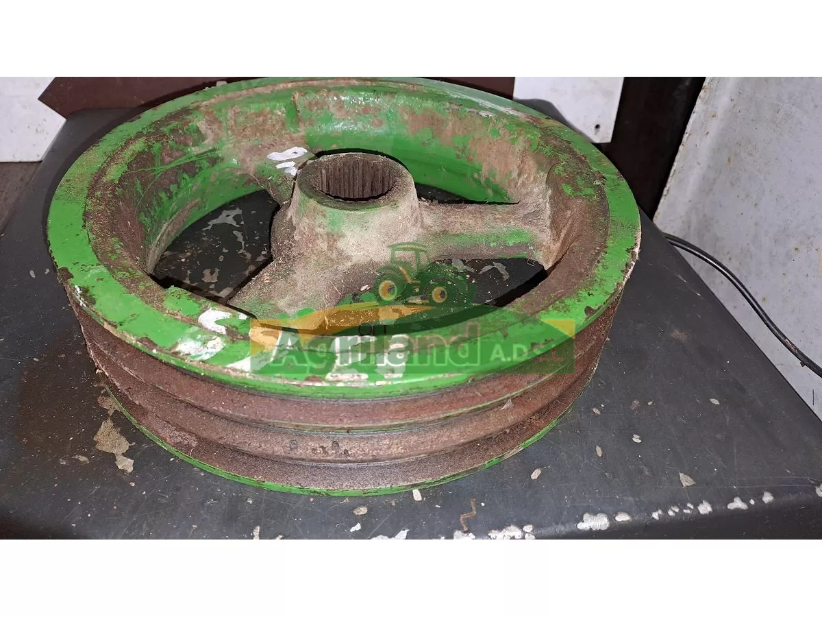 POULIE MENANTE JOHN DEERE 1365 L266 LP : 1739
