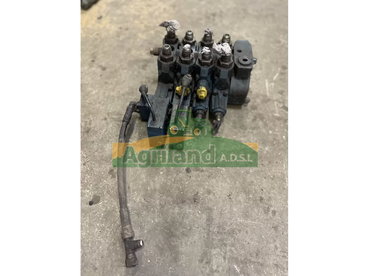 DISTRIBUTEUR HYDRAULIQUE  LP : 1339