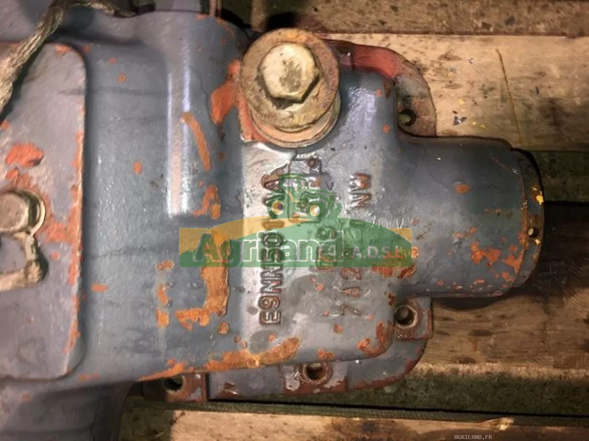 BLOC DE RELEVAGE SANS PISTONS SANS CHEMISE AVEC BRAS SUPERIEURE ET BIELLE