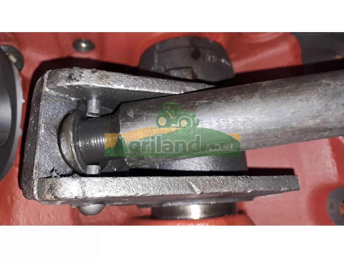 BLOC DE RELEVAGE SANS PISTONS SANS CHEMISE AVEC BRAS SUPERIEURE ET BIELLE