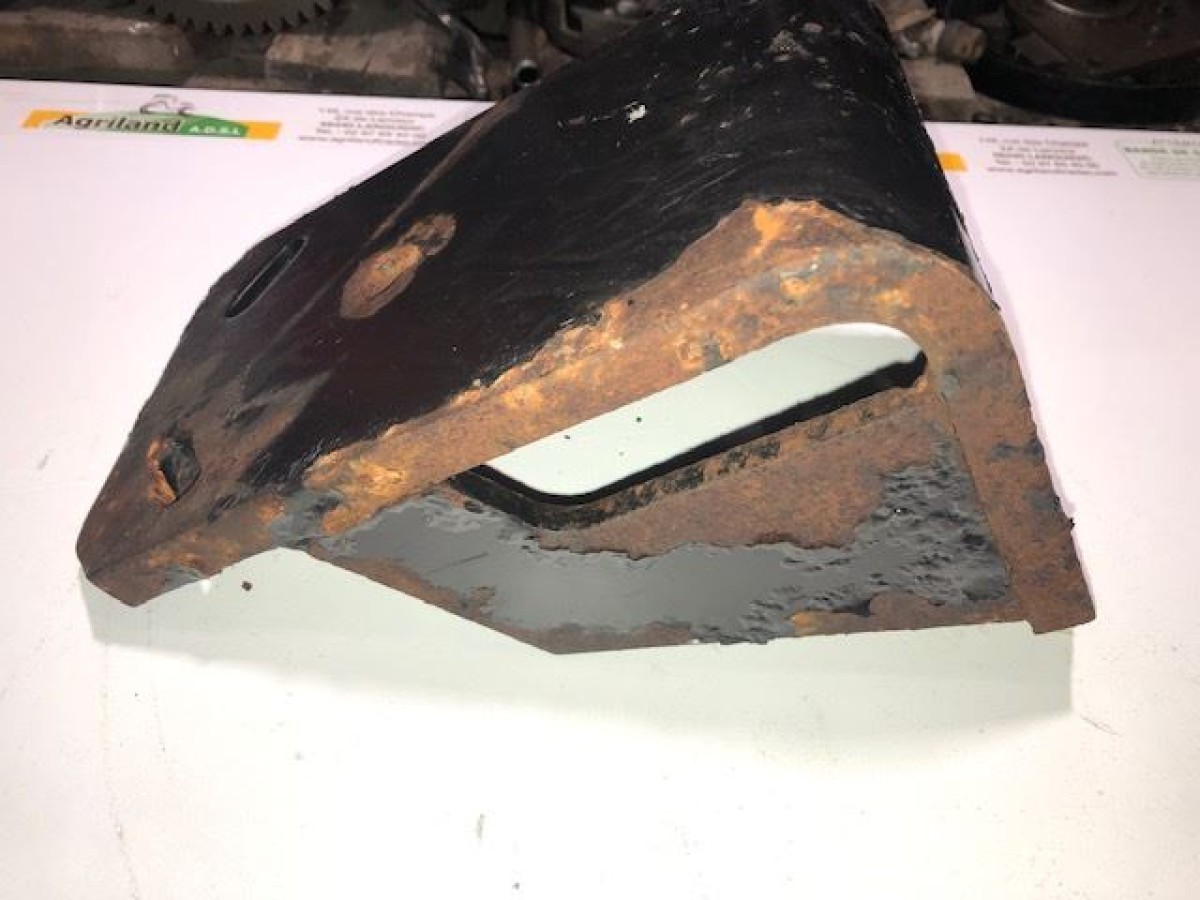 SUPPORT D'AILE AVANT