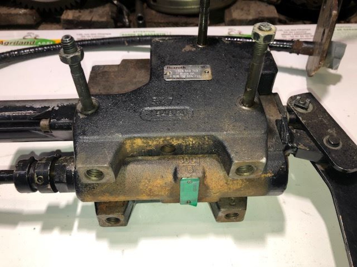 DISTRIBUTEUR À DOUBLE EFFET 