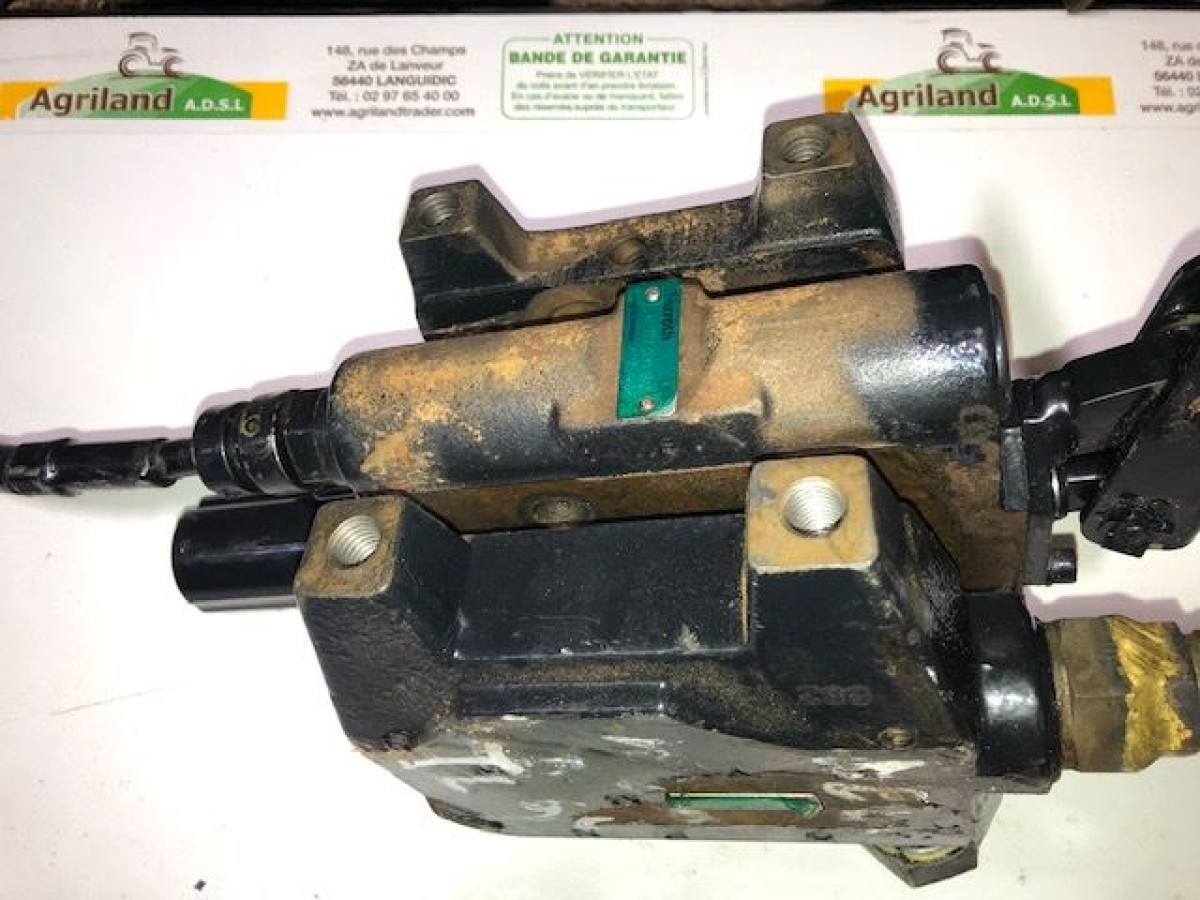 DISTRIBUTEUR À DOUBLE EFFET 