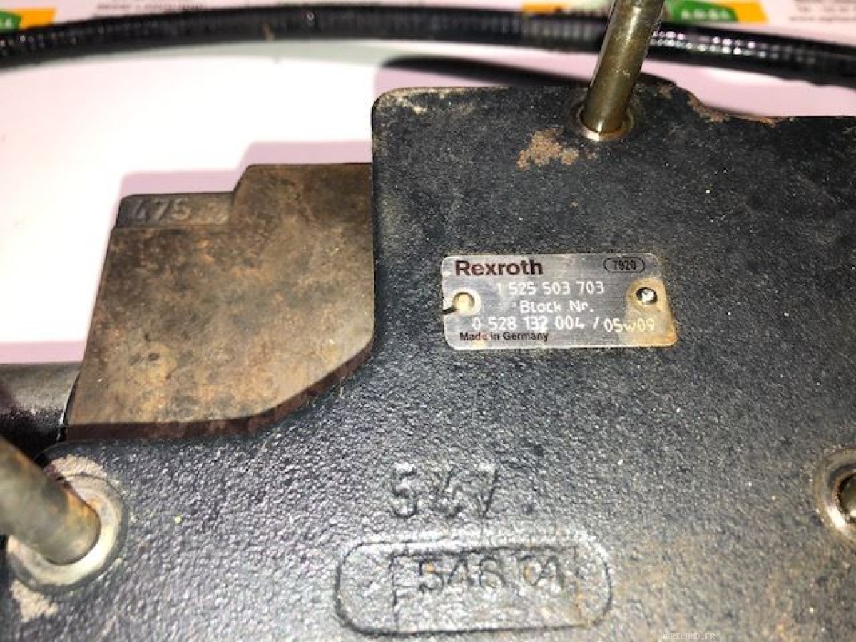 DISTRIBUTEUR À DOUBLE EFFET 