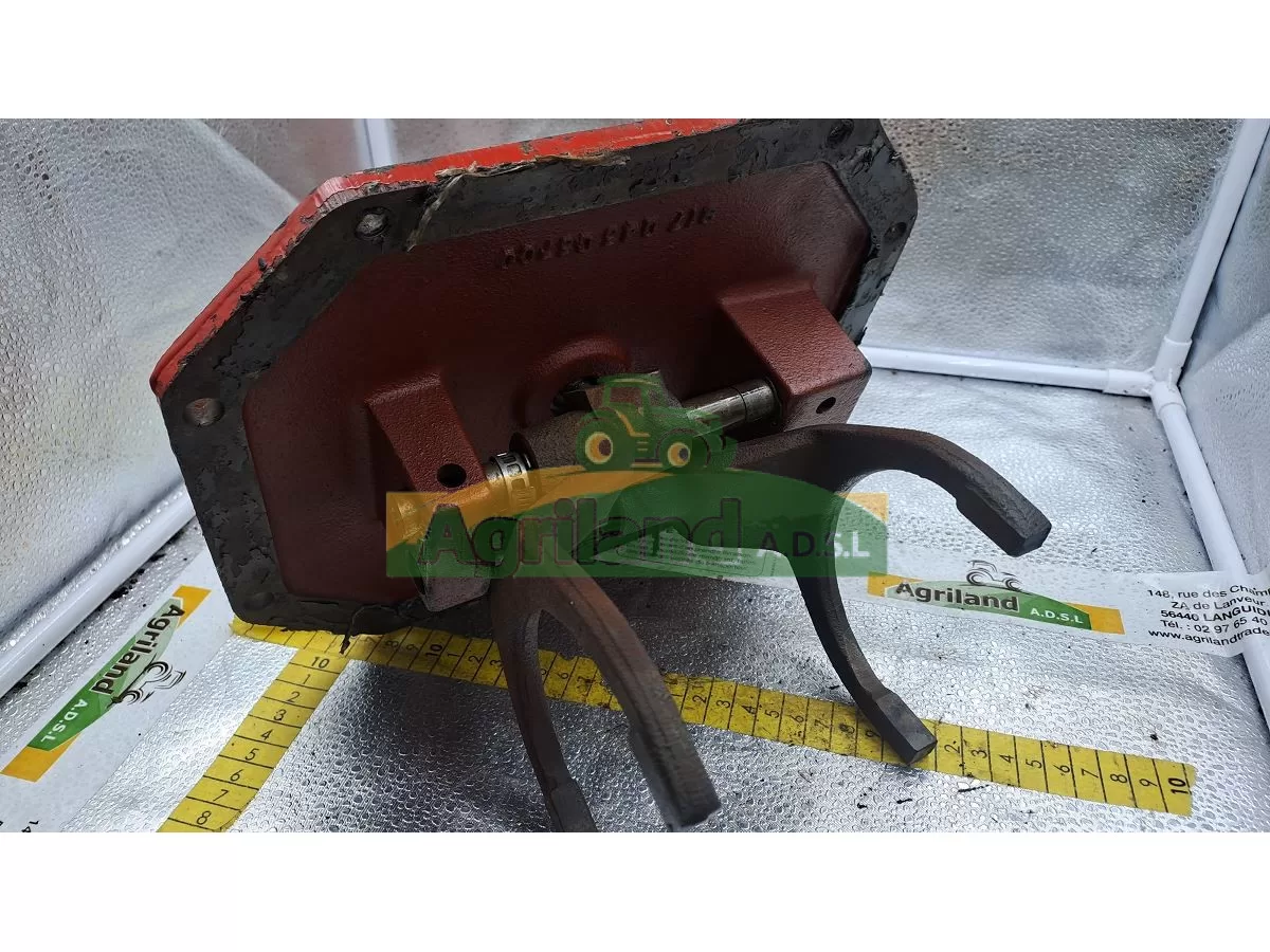 COUVERVCLE DE BOITIER ET FOURCHETTE DE COMMANDE