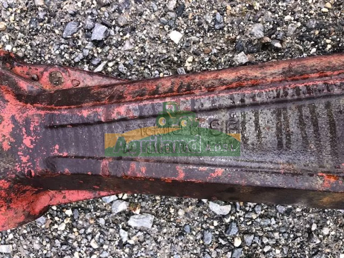 POUTRE DE PONT AVANT 