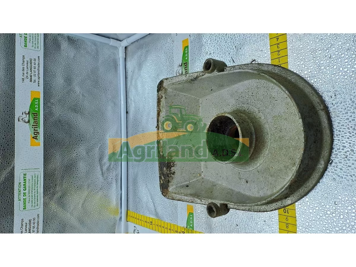 COUVERCLE DE BOITIER AVEC SORTIE PTO