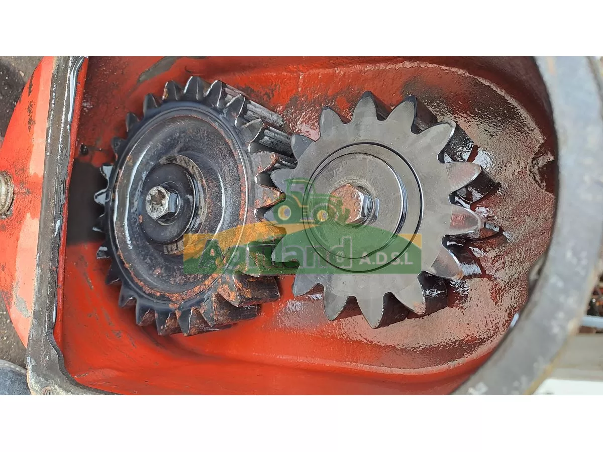 BOITIER LATERAL AVEC ARBRE VERTICAL ( POUR PIECES)
