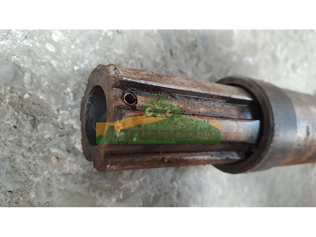 ARBRE DE BOITIER R 700 MODELE SPECIAL AVEC ENTRAINEMENT DE LA POMPE PAR UNE MECANINDUS LP : 1861