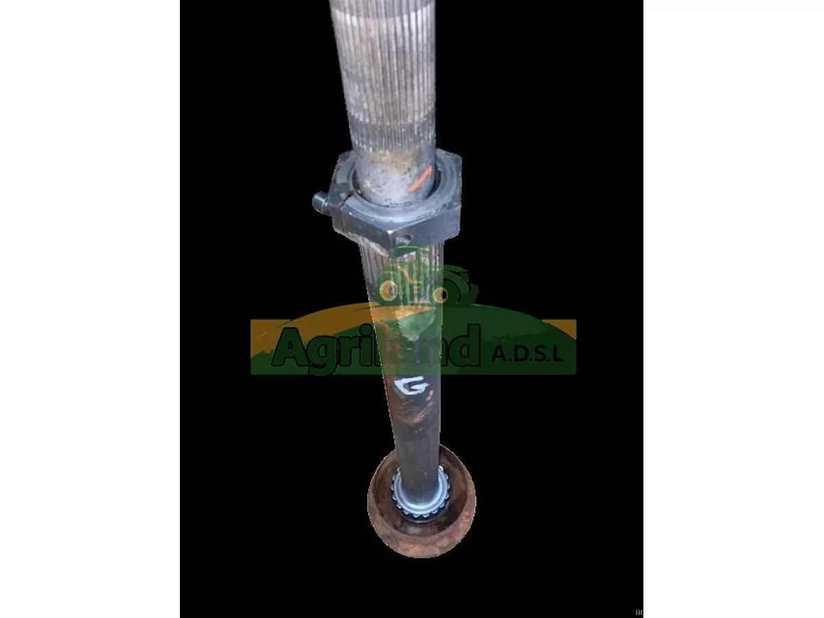 ARBRE DE ROUE ARRIERE GAUCHE 