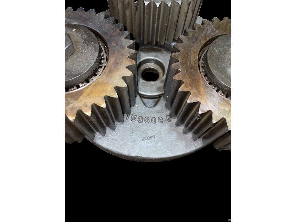 PORTE SATELLITES + SATELLITES DE  REDUCTEUR ARRIERE 