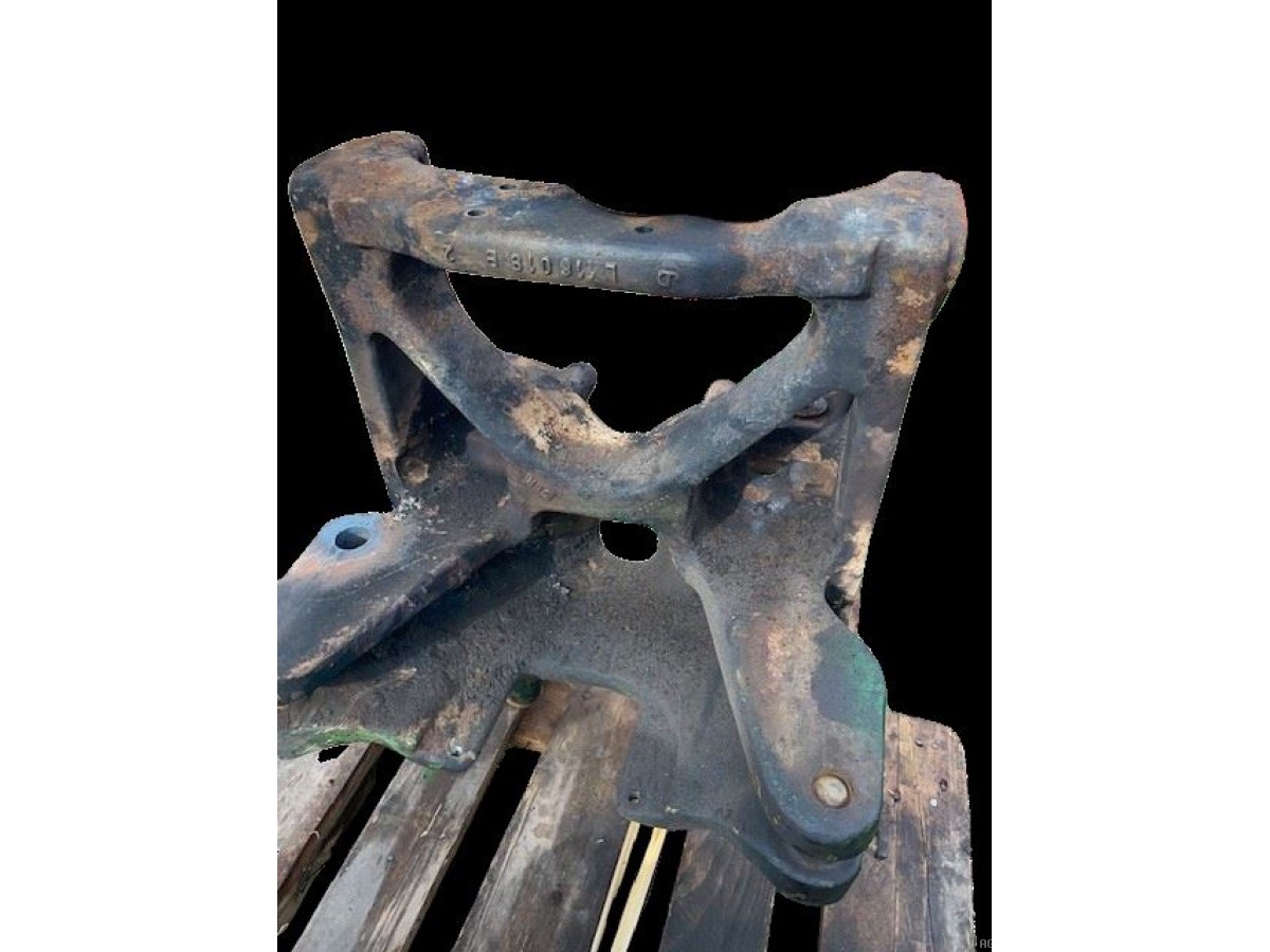 SUPPORT D'ESSIEU AVANT