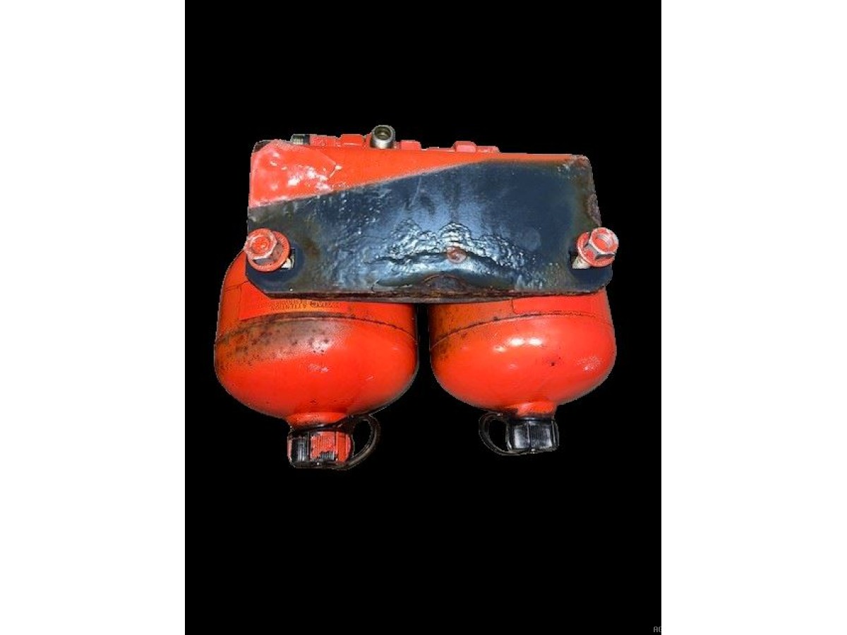 ACCUMULATEUR HYDRO-PNEUMATIQUE AVEC SUPPORT 