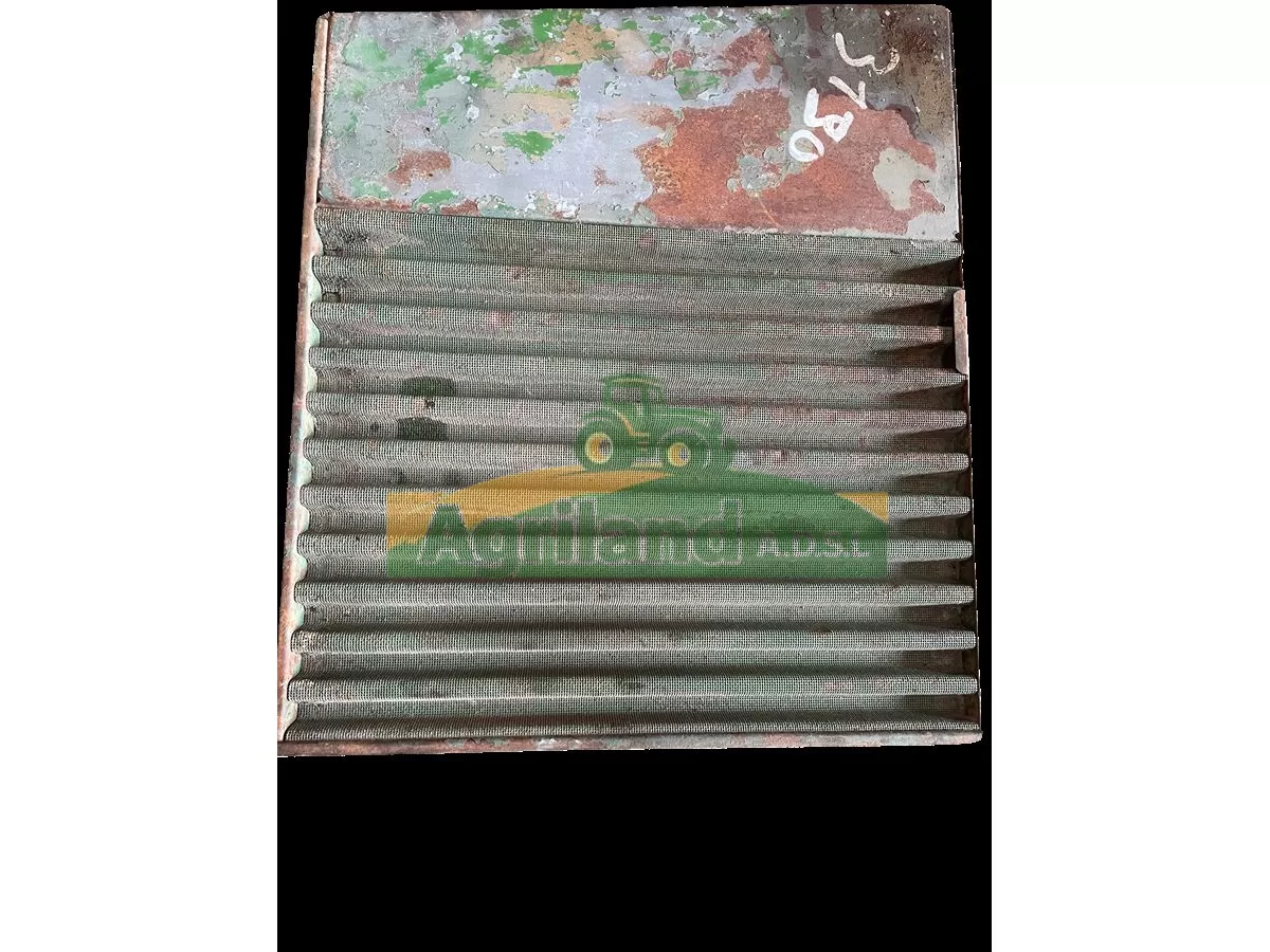 GRILLE DROITE DE CAPOT
