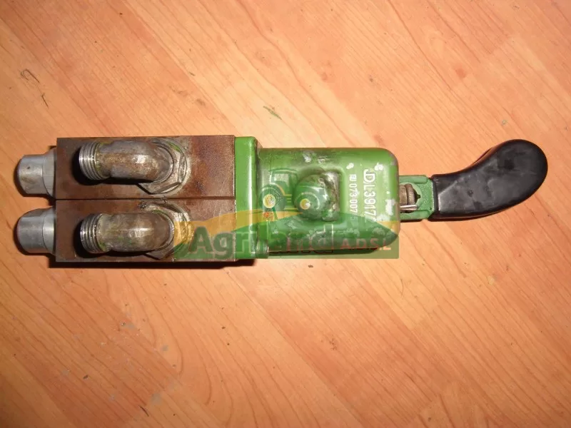 Distributeur Double Effet John Deere 2140
