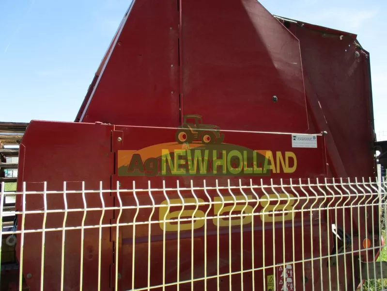 Round Baller New Holland 658