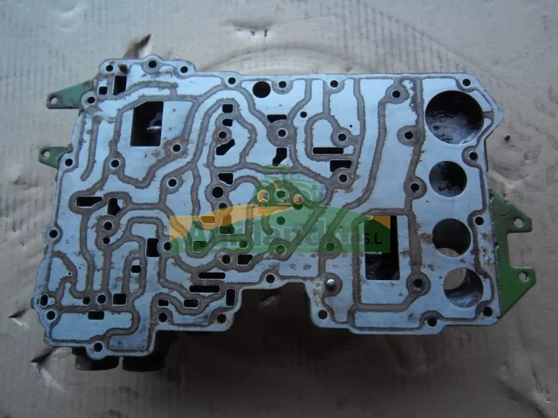 JOHN DEERE Control Valve Housing - Powrquad R129280 R111769