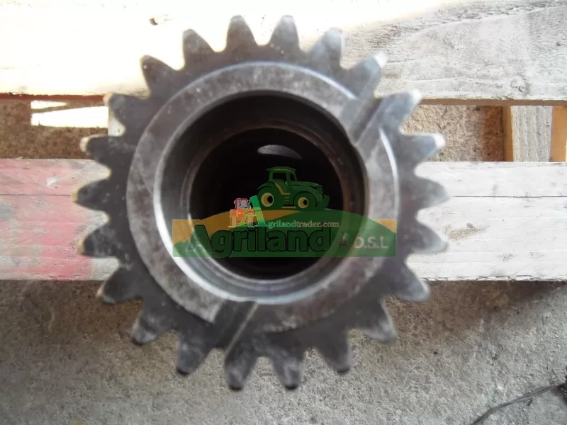 DEUTZ-FAHR Arbre + 2 Pignons Boite De Vitesse