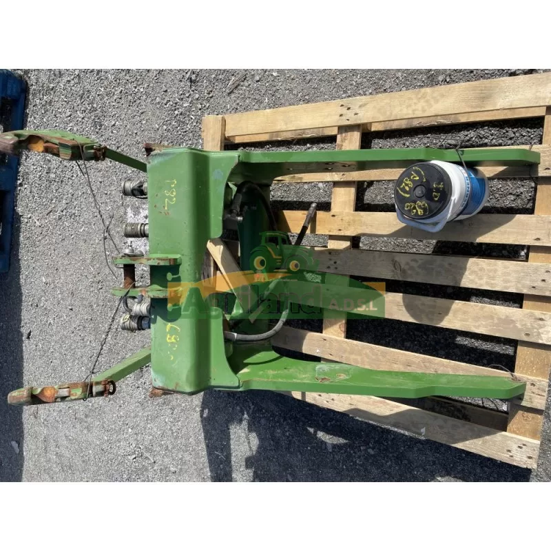 Relevage Avant John Deere 6820