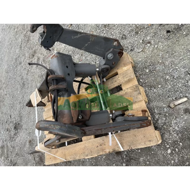 Relevage Avant Renault Ares 550