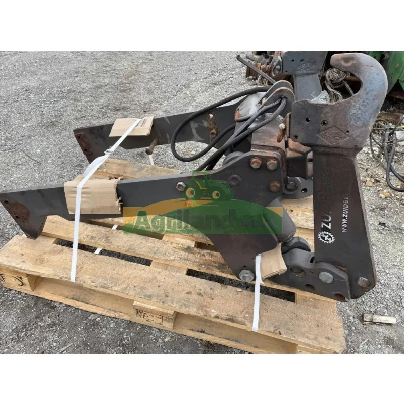 Relevage Avant Renault Ares 550