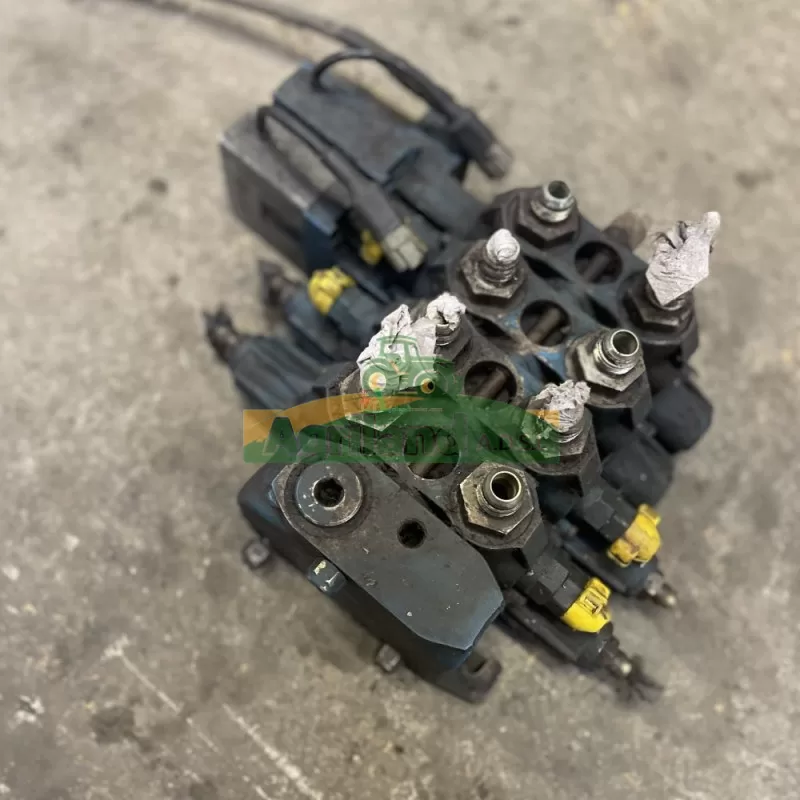 Distributeur Hydraulique Bobcat T 2556