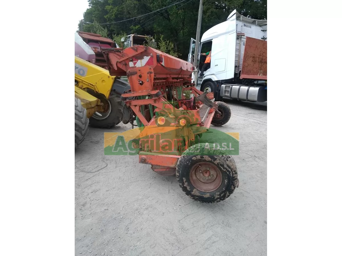 HOWARD  HC 305