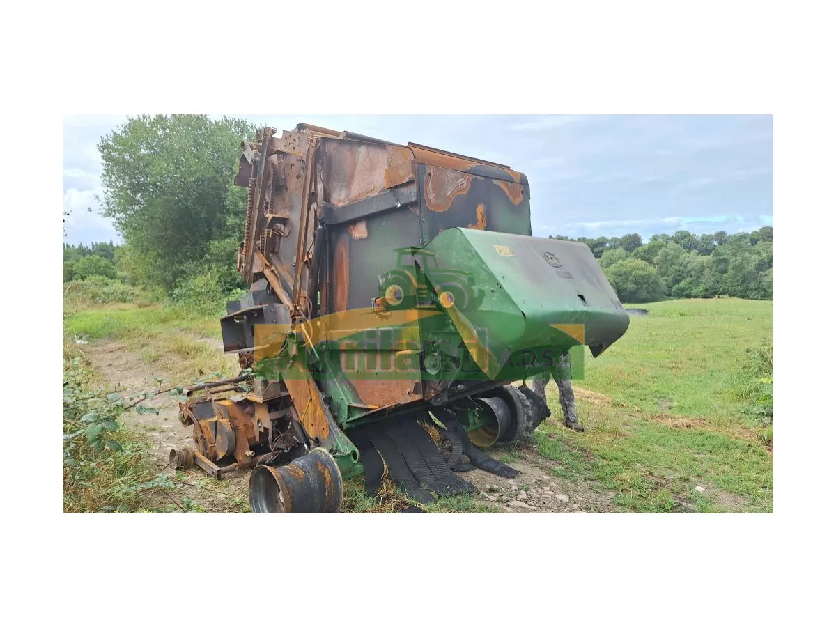 JOHN DEERE 864