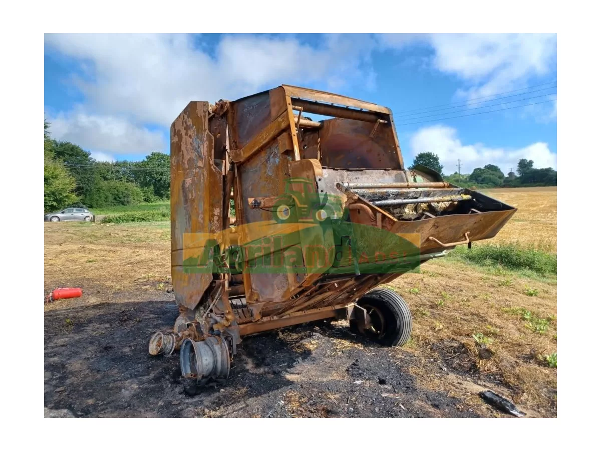 JOHN DEERE 864