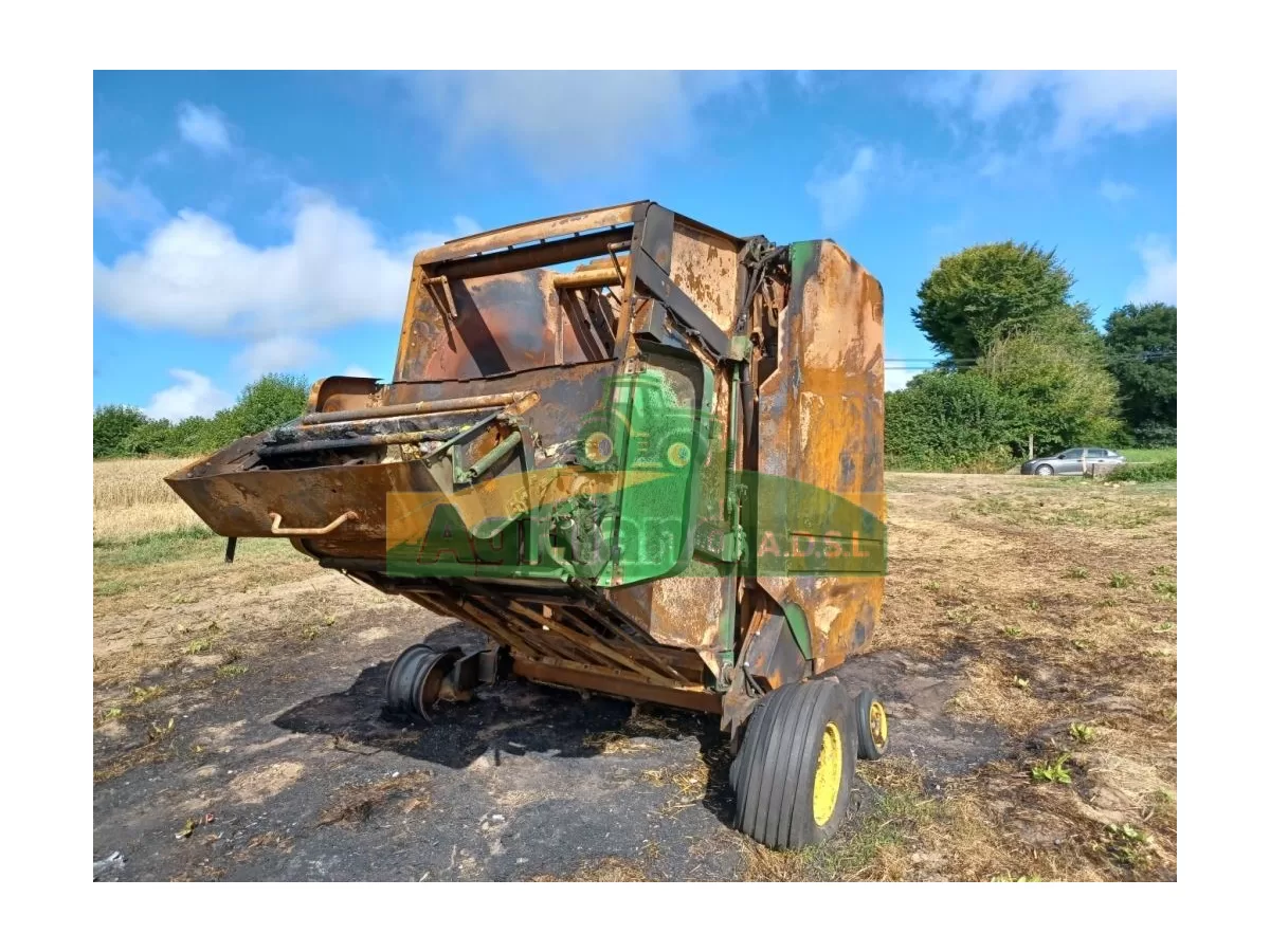 JOHN DEERE 864