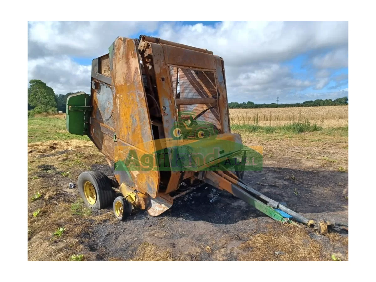 JOHN DEERE 864