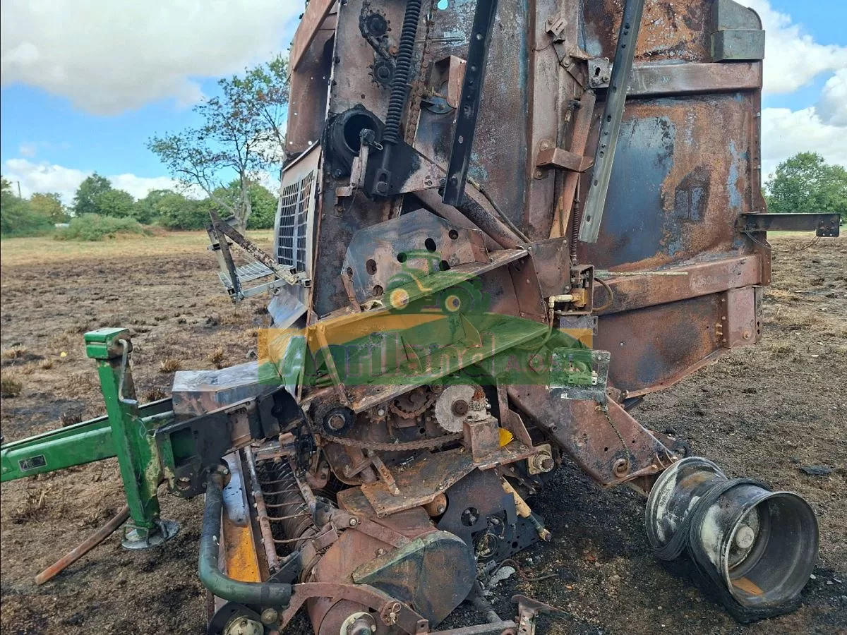 JOHN DEERE 864
