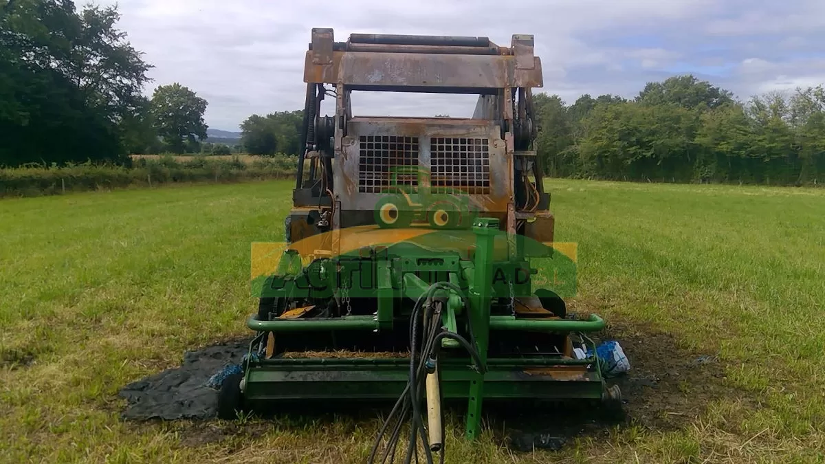 JOHN DEERE 854 N EC-892-ZY