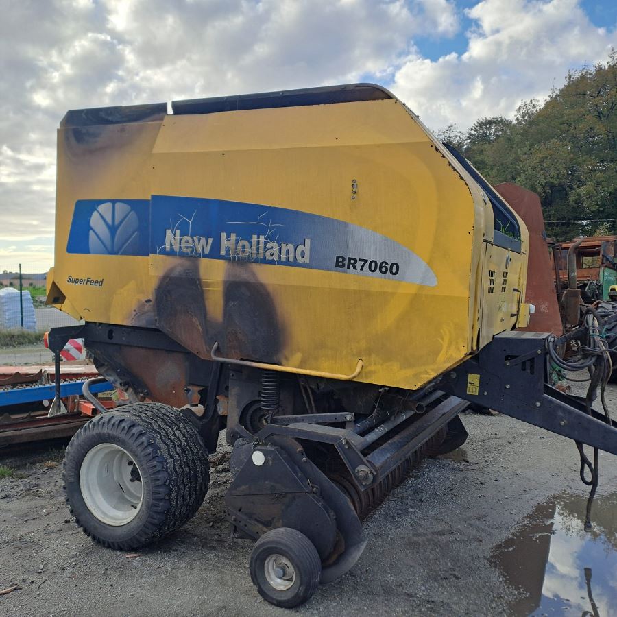 NEW-HOLLAND BR 7060